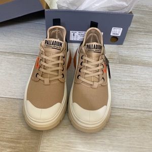 GUC Anthropologie Palladium Pallawave Lo Metro Sneaker